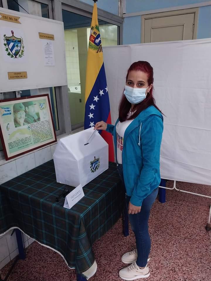 #EnDesarrollo: Colaboradores de la Residencia Mis Abuelos  de la Dirección Nacional de la MMCV  ratifican su voto por el 
<a href="/MisAbuelosColab/">MisAbuelosColabora</a>
#CodigoDeLasFamilias
#CodigoSi 
#YoVotoSi 
#CubaPorLaVida 
#Cuba
