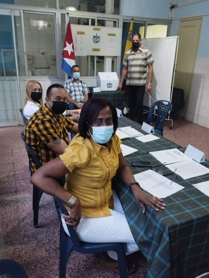 #EnDesarrollo: Colaboradores de la Residencia Mis Abuelos  de la Dirección Nacional de la MMCV  ratifican su voto por el 
<a href="/MisAbuelosColab/">MisAbuelosColabora</a>
#CodigoDeLasFamilias 
#CodigoSi 
#YoVotoSi 
#CubaPorLaVida
#Cuba