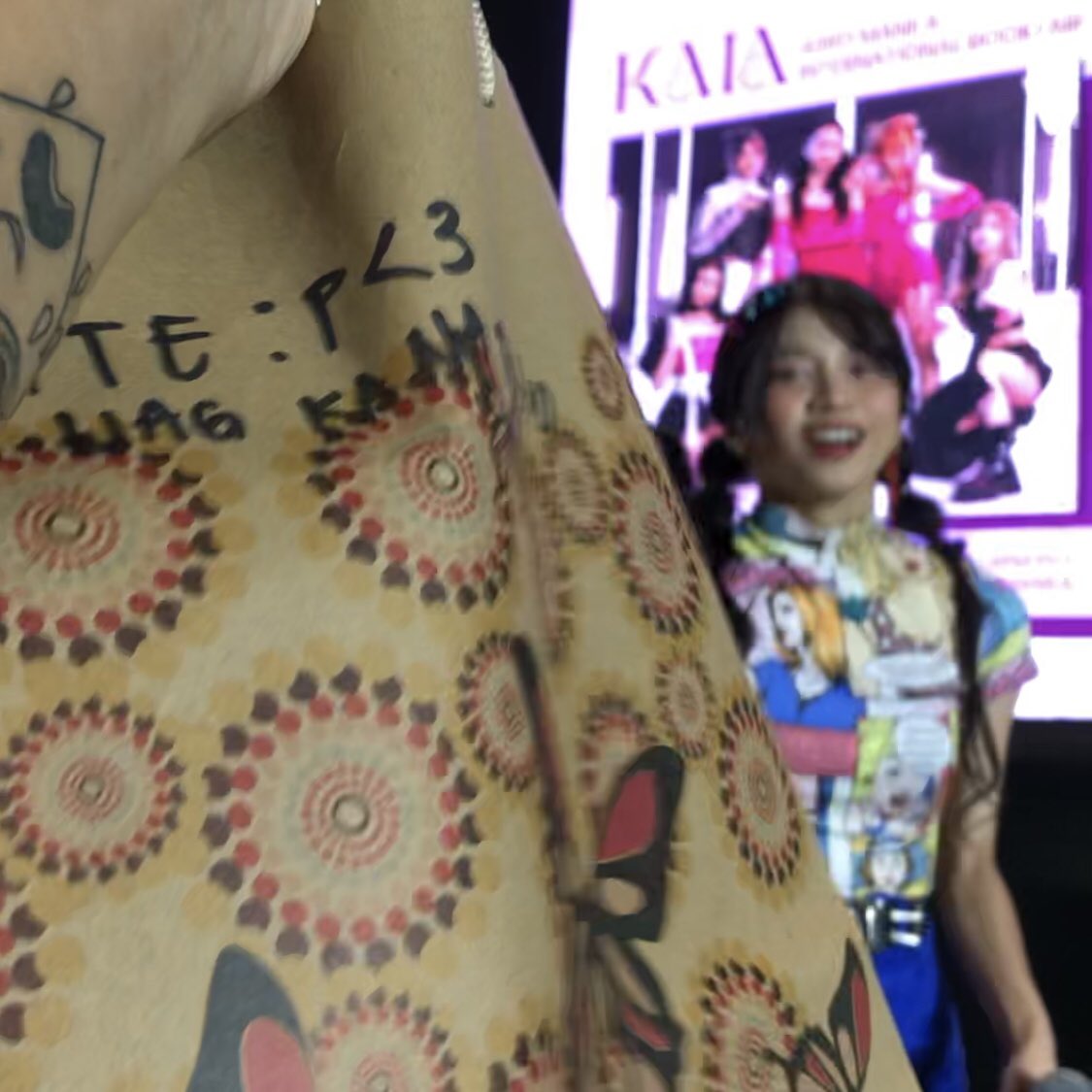 coy4lotte's tweet photo. Dahil request mo ay stick o???๐คจ o ayan. Bati na tayo ah @KAIA_Members ๐?๐ hinay hinay lang, ingatan ang lalamunanโ๏ธ(sorry wala daw kasi nung maliliit๐)
KAIA PHOTOBOOK LAUNCH
#KAIAPhotobook #KAIA
@KAIAOfficialPH https://t.co/flv4633hxQ