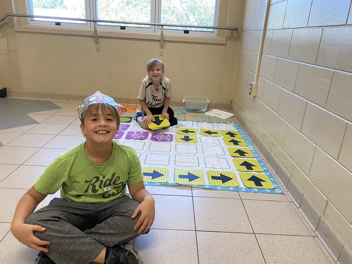 Ms. Maxwell tweet media