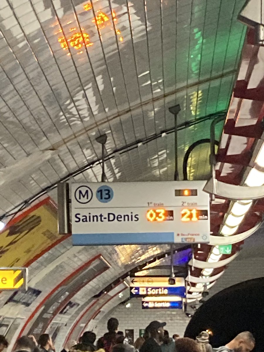 Journée sans voiture. Journées du patrimoine. Pas de train entre Gare du Nord et Saint-Denis (ni RER ni transilien). Pas de ligne 4. 18 mn entre deux métros sur la ligne 13.  Rames bondées. Comment voulez-vous encourager les gens les transports en commun dans ces conditions ?
