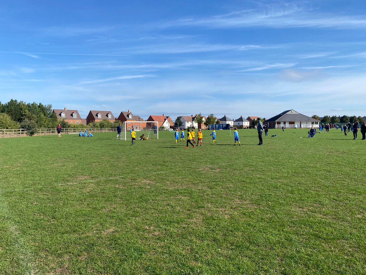 SWMSL's tweet photo. πΈβοΈ It was the perfect morning for football!
Great to see so many smiles, positive coaches and some great football played β½
#SWMSL https://t.co/s353CChv9E