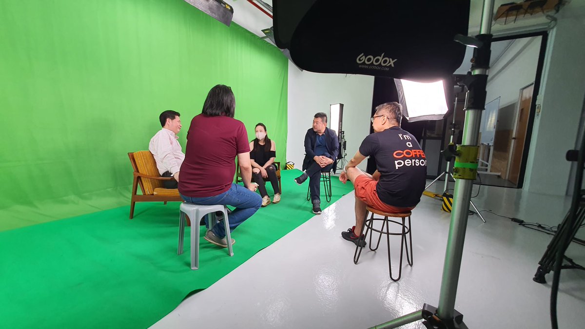 MGenClub's tweet photo. MALAM #09 after party in the Alta Productions' Studio.
#mgen #nftmalam #nft #nftsg #NFTCommuntiy 
@BK0028HAN 
@vessymink 
@studioKAFI 
@jewel764369 
@RulerInPeace https://t.co/alzMs6BUM7