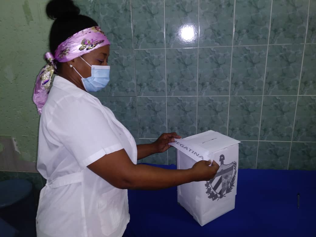 Los Colaboradores de la Misión Médica Cubana en Venezuela hoy damos el Si por #Cuba  #CodigoDeLaFamilia. #Yovotosi #CubaEsAmor #CubaPorLaPaz #CubaPorLaVida <a href="/cubacooperaven/">Brigada Médica Cubana en Venezuela</a> <a href="/altunaga_perez/">Esthet Perez altunaga</a> <a href="/AdanVillavicen5/">Adan Villavicencio Guzmán</a> <a href="/MINSAPCuba/">Ministerio de Salud Pública de Cuba</a> <a href="/CDI_Paragua/">CDI La Paragua</a>