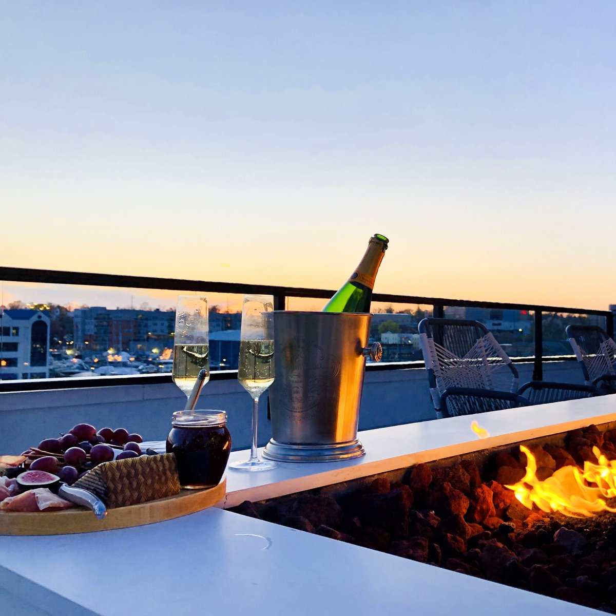 Firepit season is here! 🍂 Unwind, sip, and indulge in a breathtaking sunset this weekend. 

Come explore our amazing roof deck amenities. Link in bio to book a tour today. 

#bltliveworkplay
#harborpoint
#stamfordct
#lovewhereyoulive
#ctliving
#ctvisit