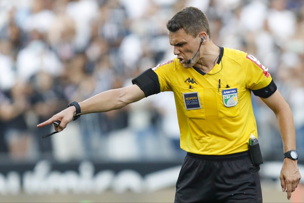apitoscore's tweet photo. Árbitro: Paulo Cesar Zanovelli da Silva 🛂
Nota: 7.34 🟥🟨
VAR: Daiane Caroline Muniz dos Santos  🛃
Nota: 10 🟥🟨
-Jogo truncado, jogadores não quiseram colaborar com o andamento da partida;
#BOTxCFC #Botafogo #Coritiba #BR22 https://t.co/Hy1Ycrgpv8