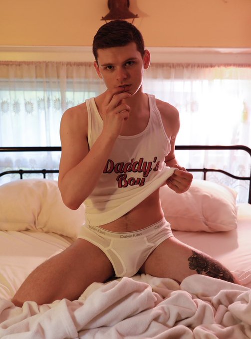 I want to be your boy toy ? https://t.co/vqpFz7B1Ww