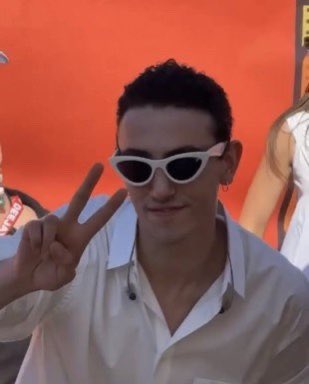 wkstyles__'s tweet photo. rudy fiero di togliere la musica a tutti #Amici22 https://t.co/QmxVLAAdJ5