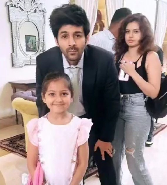 StanningKartik's tweet photo. Kartik's fan following among the kids >>>> 🥺❤
#KartikAaryan #Fanception https://t.co/fxouOcROZa