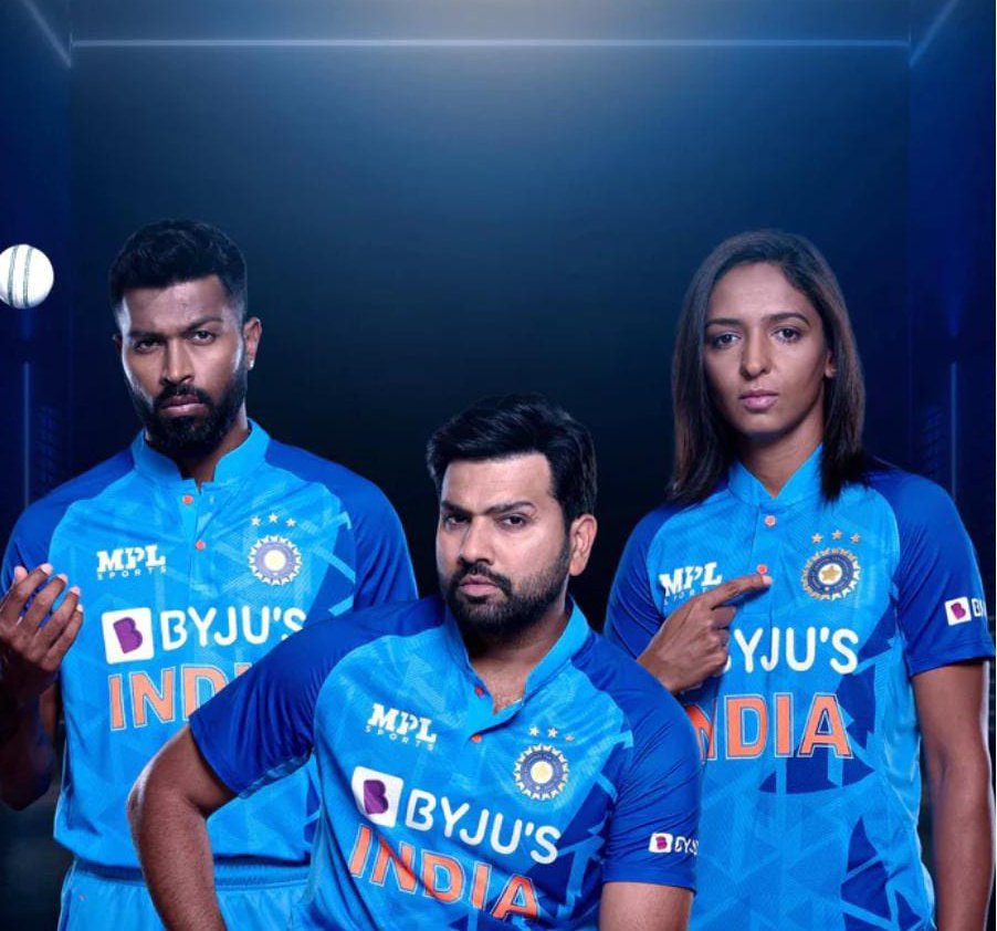 Mufaddal Vohra on X: "Hardik Pandya, Rohit Sharma and Harmanpreet Kaur in  India's new jersey. https://t.co/QWlJJGJzIX" / X