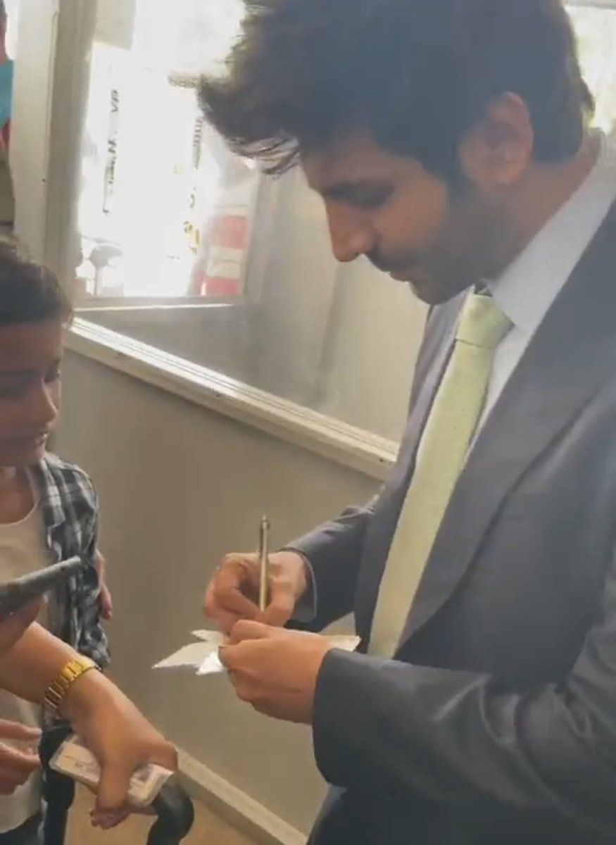 StanningKartik's tweet photo. Kartik's fan following among the kids >>>> 🥺❤
#KartikAaryan #Fanception https://t.co/fxouOcROZa