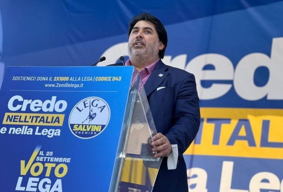 AleMilia20's tweet photo. #Solinas,Presidente della Regione #Sardegna e Segretario del #PartitoSardodAzione(che fu di #Lussu)sul palco della manifestazione della #Lega a #Pontida.Rinnega così tutta la storia di quel partito e da manforte a chi i sardi li ha umiliati.
Una vergogna senza fine.
@alessacart https://t.co/mfSKG9MHsL