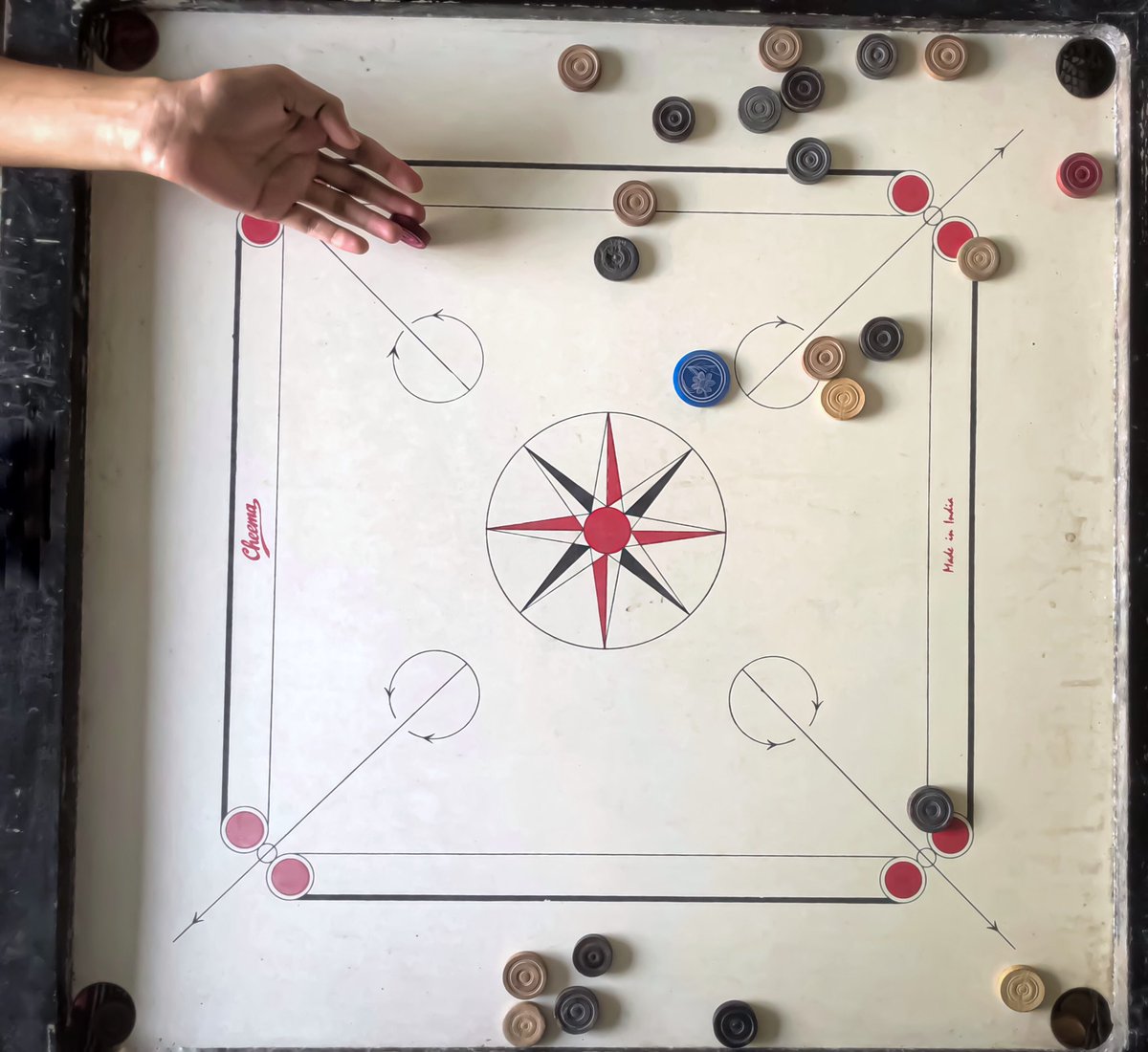 sattaiyer's tweet photo. #Goomar दुनिया में हसीं और भी हैं
#nft #opensea #carrom #boardgame #game #carromboard #abstract #abstractphotography https://t.co/lMKdrYy0pl