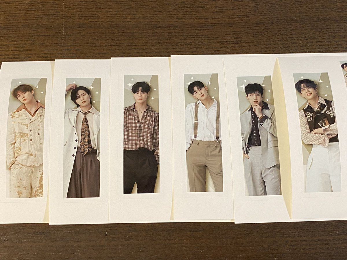HitomiHotai's tweet photo. シール(縦)コンプリート！😊

#아스트로　#ASTRO
#stargazer #namesticker
#museum #hmv https://t.co/r97ohZTd2q