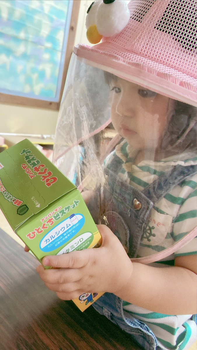 sanamodelclient's tweet photo. みゆうちゃんから荷物届いて大量にお菓子とかブランケット入っててマヂで感動♡
そしてチビズも毎日幸せいっぱいの笑顔で充実してるハズなんだけどなぁ(¯∇¯٥)
長男君ゎパリピってるしりいも調子にのってやりたい放題💦めいゎ台風予知機みたいに焦り始めたし中々ゆっくりゎできそうにないね( ˆ꒳​ˆ; ) https://t.co/8ThoVSV2Rw