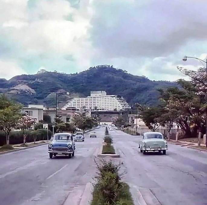 juanborrelli's tweet photo. Crédito para su autor y propietario, ciudad capital, circa 1954. ¿ Dónde estamos ? https://t.co/AydvpA2q7G