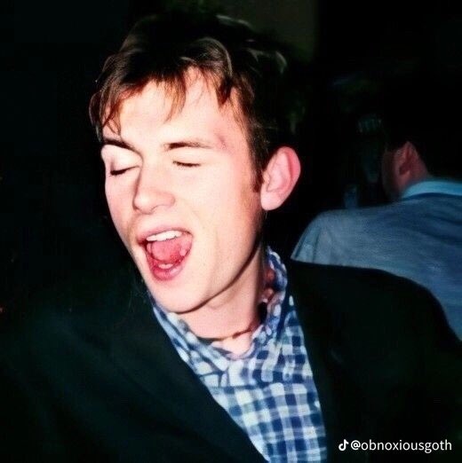 2007remaster's tweet photo. he’s so girly pop😜🙏🏼 https://t.co/hdGdsT0RL8