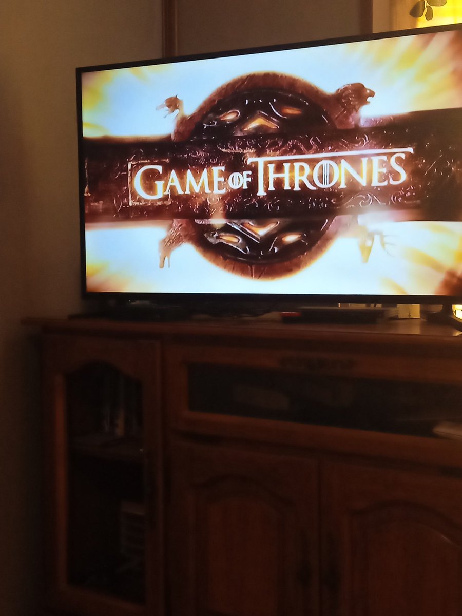 LydBar42's tweet photo. Bonjour tout le monde. Passez un bon dimanche. Moi je me détend en regardant à nouveau une série que j'adore...... Et bon courage à tous ceux qui bossent 😉🙂😉😉 https://t.co/drKuXjRQMt