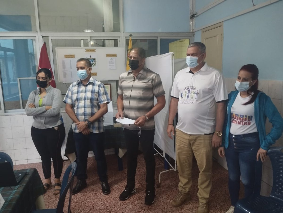 Colaboradores del Colegio Electoral 010 de la Circunscripción 32,  ejercieron su derecho al voto en el referendo del #CódigoDeLasFamilias.