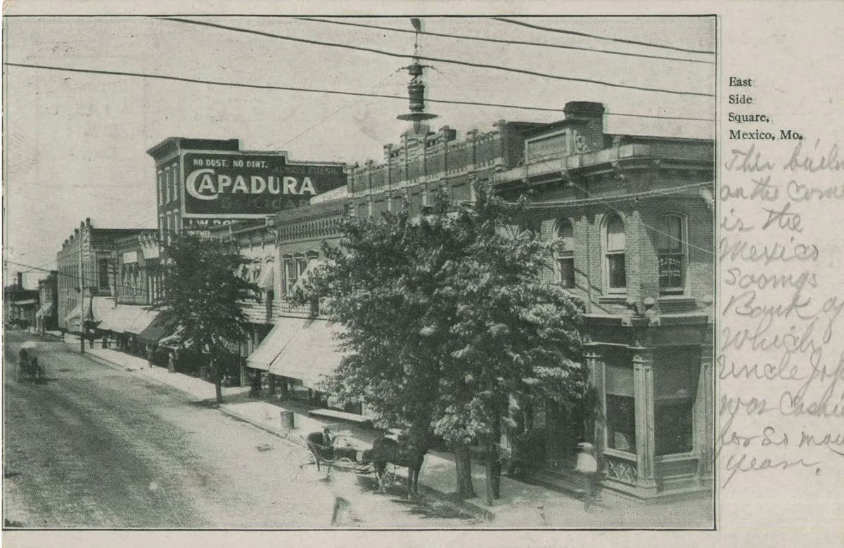 SHSofMo's tweet photo. #DailyPostcard: Jefferson Street looking north, Mexico, ca. 1908. [Missouri Postcard Collection #P0032] #CollectionSpotlight 🔦
 
🔀 See another random postcard: https://t.co/xtgBLBoHn6
🔎 View them all: https://t.co/EZMlvLxXZH
📣 Share what you find! https://t.co/Cqn5RTtqng