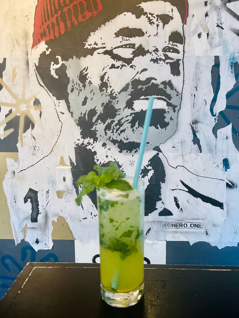HookAndMaster's tweet photo. Longhot Peppers anyway you want them. On a pizza? Sure. In a cocktail? Even spicier π₯πΆπ«#pizza #grabaslice #hookandmaster #phillyeats #foodie #happyhour #hotpeppertime https://t.co/WjCYFPbd2L