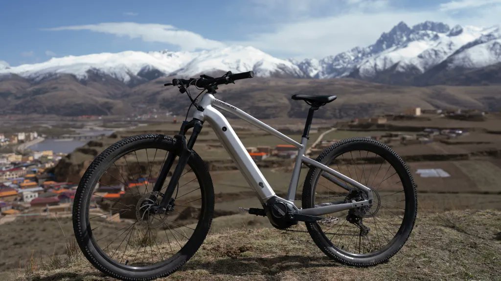 BAFANGElectric's tweet photo. Bafang X Cosmosworks
The Model-R by Cosmosworks is ready to redefine your bond with mother nature, containing the new M510 mid-motor #PoweredByBafang ⚙️⚡
Learn more, here: https://t.co/HhG0wfQbFT
#Bafang #EngineeredToMakeYouSmile #eBike #eBikes #MTB #eMTB #eBikeLife https://t.co/L3W9meK4Hz