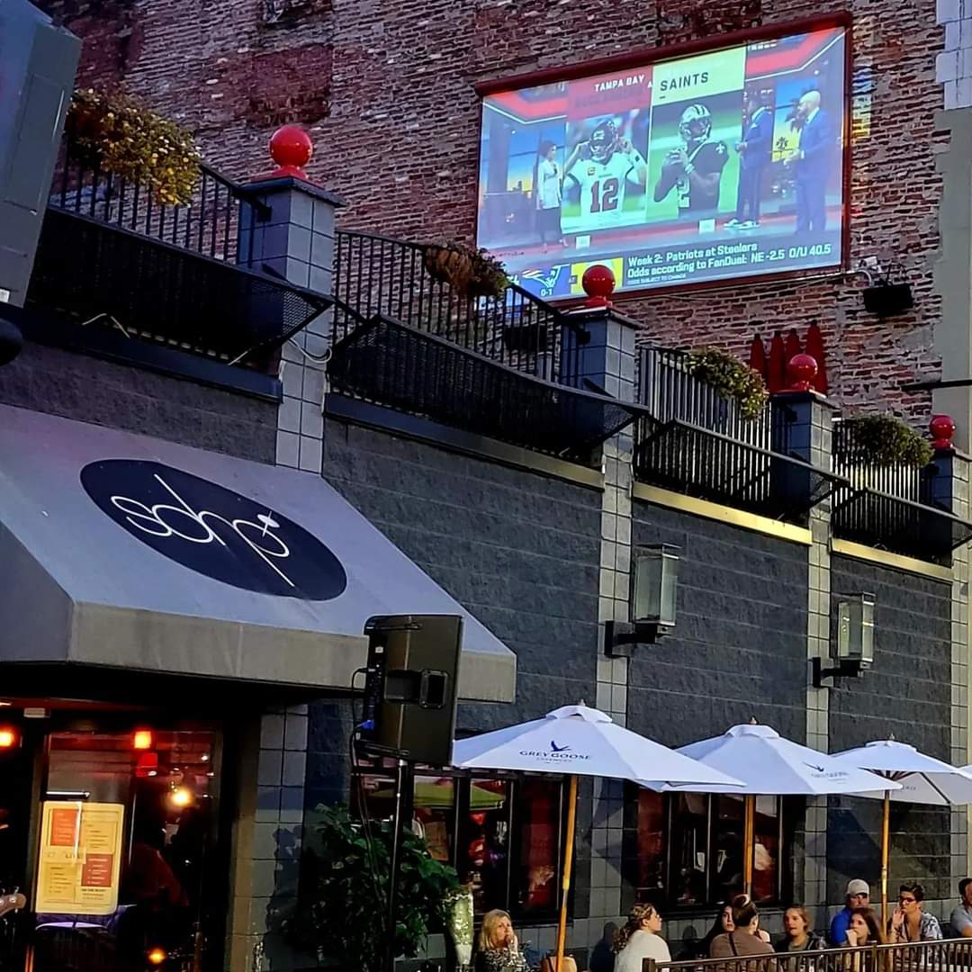 Watch the <a href="/buffalobills/">Buffalo Bills</a> take on the <a href="/titans/">Tennessee Titans</a> for MNF 

19 TVs PLUS our PROJECTOR SCREEN on the ROOFTOP PATIO. 

Buckets of beer and our popular Reppin' Buffalo menu.   

Make your reservations today!  

#MNF #billsmafia #gobills #NFL #wings  #beefonweck #sohoburger #chiavettas