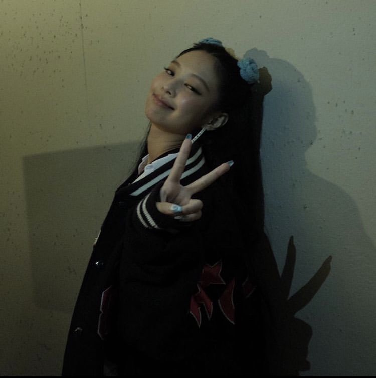 jisuulov's tweet photo. elo elo 320 kocham jennie https://t.co/7UsDgMC5JP