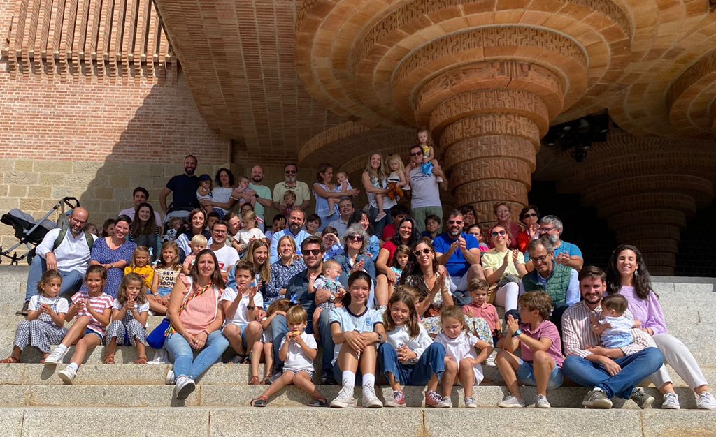 colegioMTeresa's tweet photo. 25 familias del colegio y amigos han estado en @torreciudad_org en la #JMF2022 dejando a los pies de la Virgen a todas las familias del colegio y el Curso que comienza. BBQ, Gymkana familiar, ofrecimiento de los niños a la Virgen… ha sido un fin de semana 10. #AupaMariaTeresa https://t.co/9zMbtw7xGX