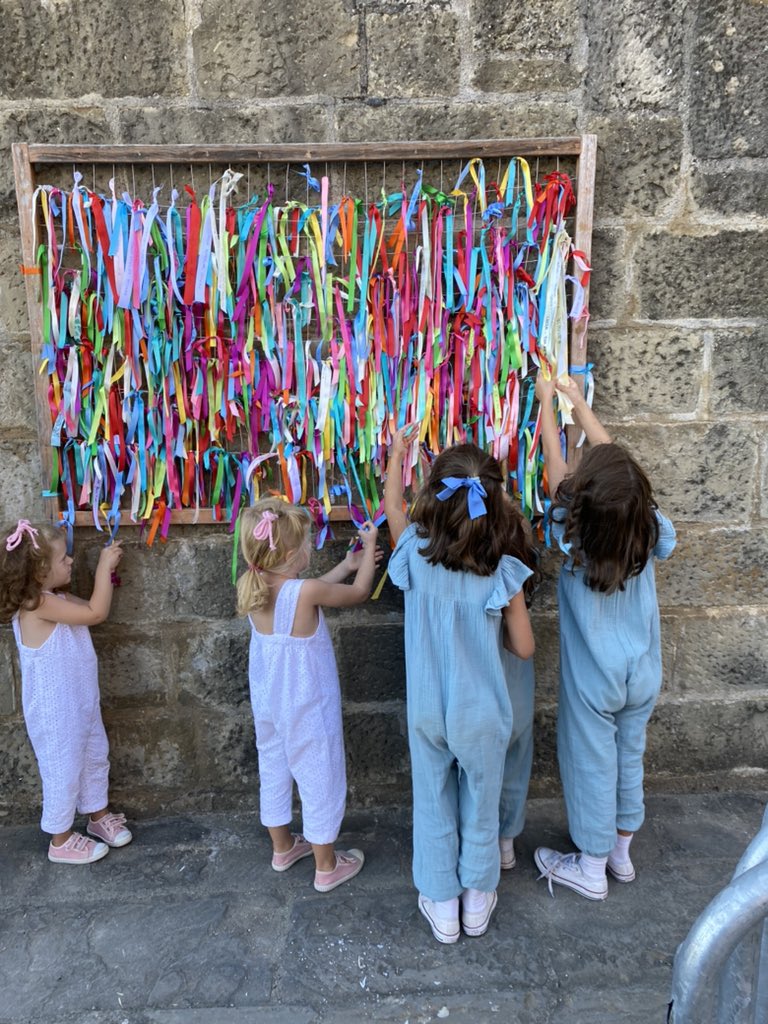 colegioMTeresa's tweet photo. 25 familias del colegio y amigos han estado en @torreciudad_org en la #JMF2022 dejando a los pies de la Virgen a todas las familias del colegio y el Curso que comienza. BBQ, Gymkana familiar, ofrecimiento de los niños a la Virgen… ha sido un fin de semana 10. #AupaMariaTeresa https://t.co/9zMbtw7xGX