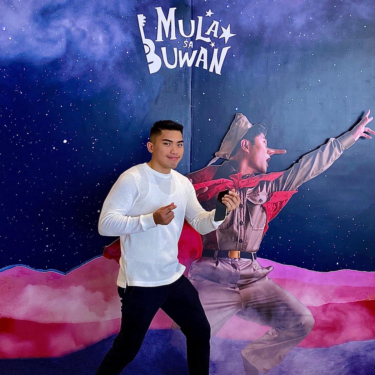 Cristiastic's tweet photo. Just watched @MulaSaBuwan 🌕

‘Di naman ako na inform na inform magdala ng panyo kasi madadala ka talaga sa scenes nila. 😭

Overall—a must watch! Super galing ng actors 💯

#mulasabuwan #play #musical #weekender https://t.co/XnxIxCVcSs