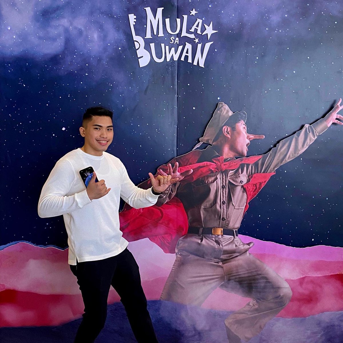 Cristiastic's tweet photo. Just watched @MulaSaBuwan 🌕

‘Di naman ako na inform na inform magdala ng panyo kasi madadala ka talaga sa scenes nila. 😭

Overall—a must watch! Super galing ng actors 💯

#mulasabuwan #play #musical #weekender https://t.co/XnxIxCVcSs