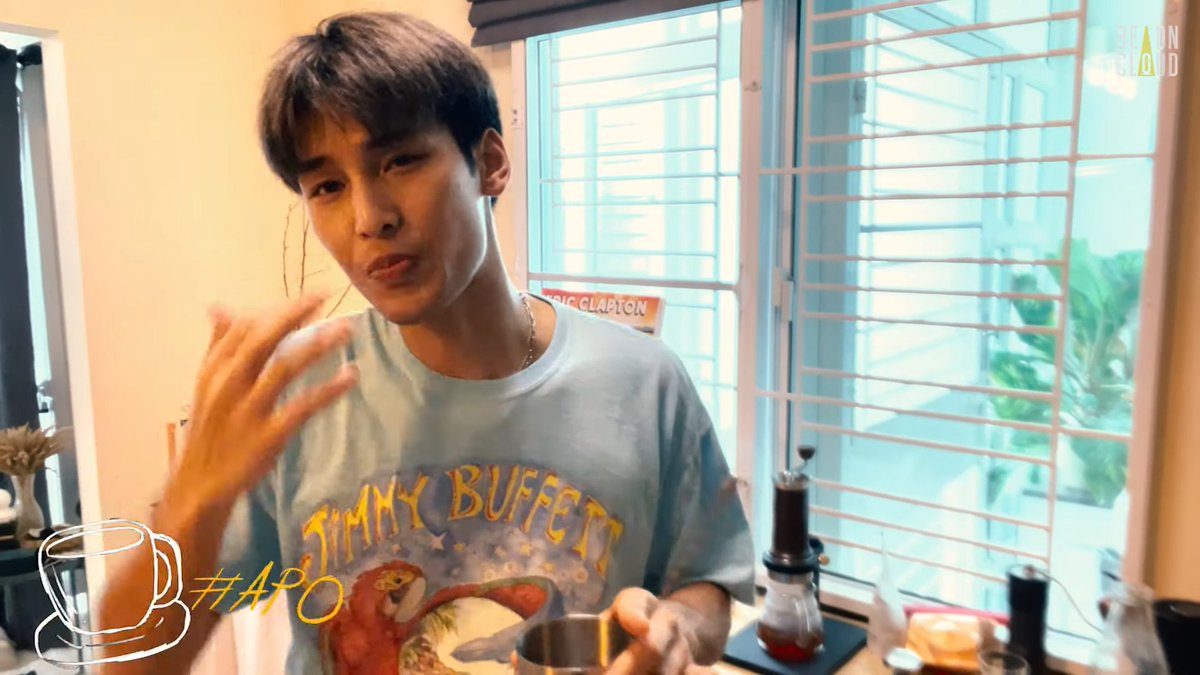 xiaobabiiwawa's tweet photo. Po: You think I'm addicted to sweet stuff, right?
*almost pour a full bottle of honey*
Po: Ohoy!!! I'm gonna get diabetes! Now everyone think I'm very addicted to sweet stuff. I don't know why everyone think so *smile*. I'm not that addicted to sweet stuff, everyone. 
#WanDayXApo https://t.co/fTYFVm0Moe