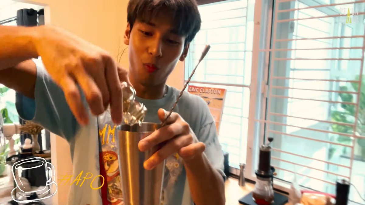 xiaobabiiwawa's tweet photo. Po: You think I'm addicted to sweet stuff, right?
*almost pour a full bottle of honey*
Po: Ohoy!!! I'm gonna get diabetes! Now everyone think I'm very addicted to sweet stuff. I don't know why everyone think so *smile*. I'm not that addicted to sweet stuff, everyone. 
#WanDayXApo https://t.co/fTYFVm0Moe