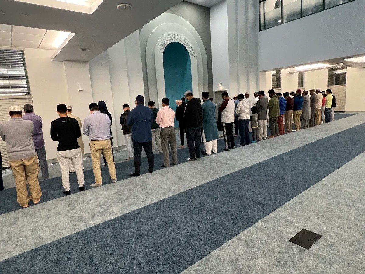MuslimYouthUSA's tweet photo. Yesterday, at chapters across the country, our #MuslimYouth sacrificed their sleep to wake up and go to their mosques and prayer centers. They offered voluntary prayers in the early hours of morning before offering first obligatory prayers of the day. #LivingConnectionWithAllah https://t.co/lcmRcekdEs