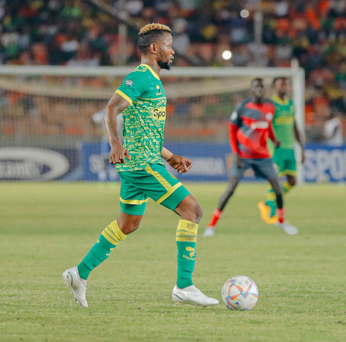 YoungAfricansSC's tweet photo. Lomalisa jana alikuwa na kazi moja tu kumwaga maji katikati🙌🏽🔥

#TimuYaWananchi 
#TotalEnergiesCAFCL 
#DaimaMbeleNyumaMwiko https://t.co/AIpXalnULA