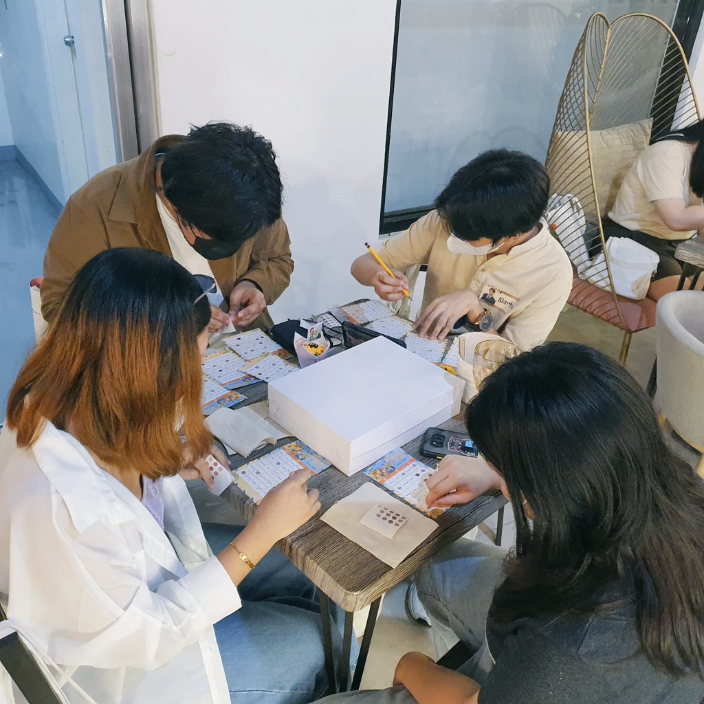 SVT7ogether's tweet photo. #SectorPAM carats, seryoso and focused dahil sa bingo HAHAHAHA 😌🤣 https://t.co/DLvFgt238e