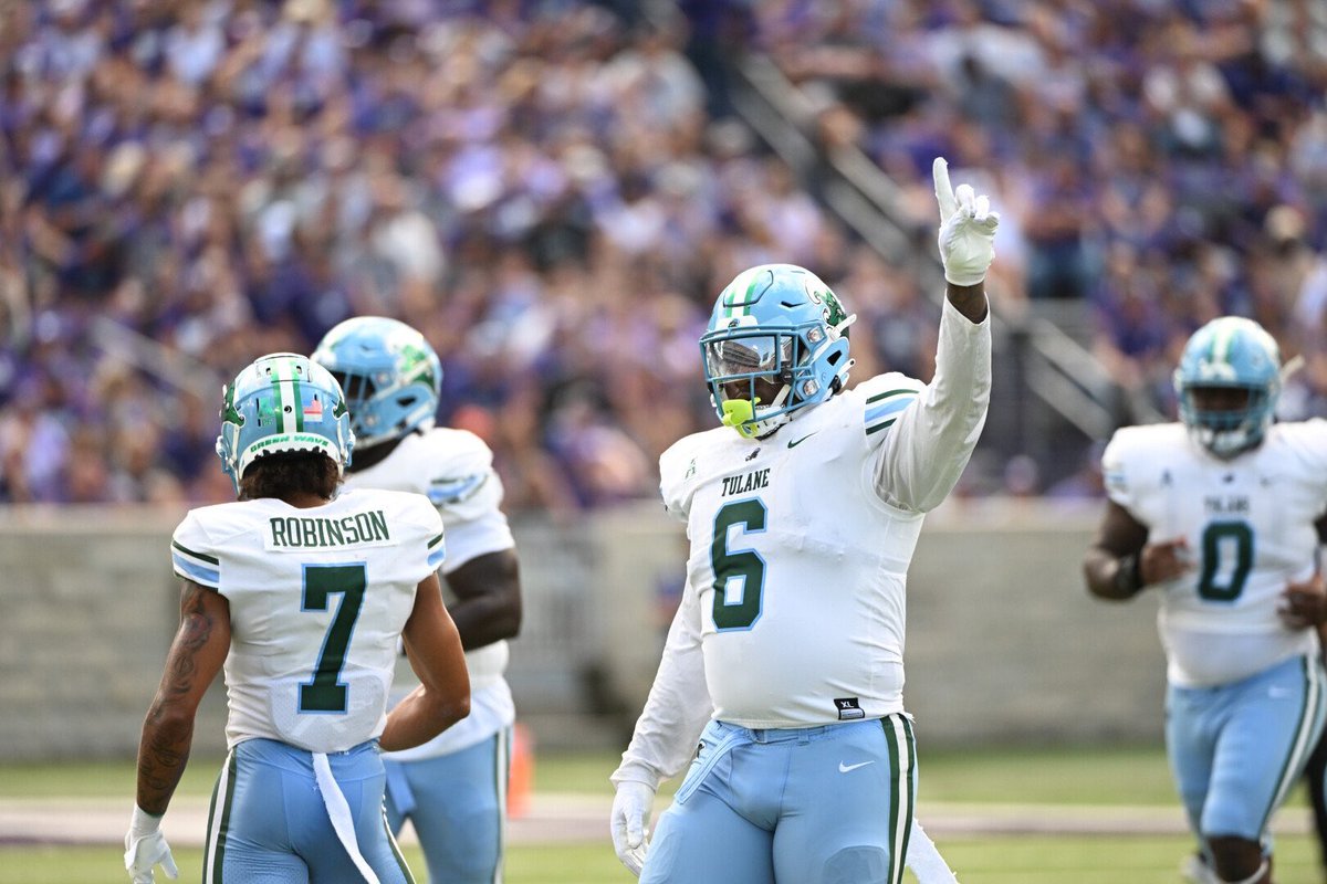 GreenWaveFB's tweet photo. The Wave Defense was lock down 🔒⬇️

#RollWave | #NOLABuilt https://t.co/EiKopbLskw