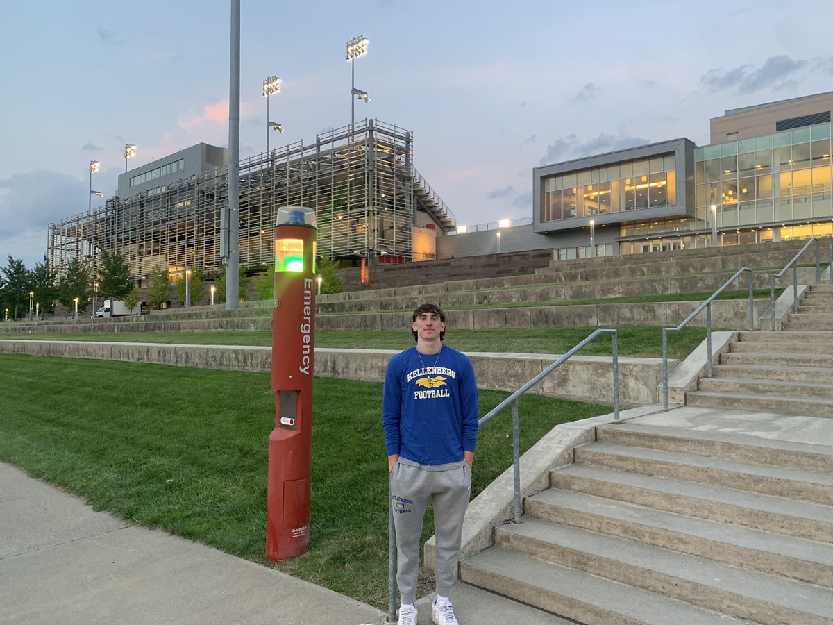 MatthewWatter17's tweet photo. Had a great time yesterday watching @RPIFootball play against WPI! Thank you for the invitation! @CoachBarbieri @CoachMeisse @KMHSFootball https://t.co/8WwTr4GsWp