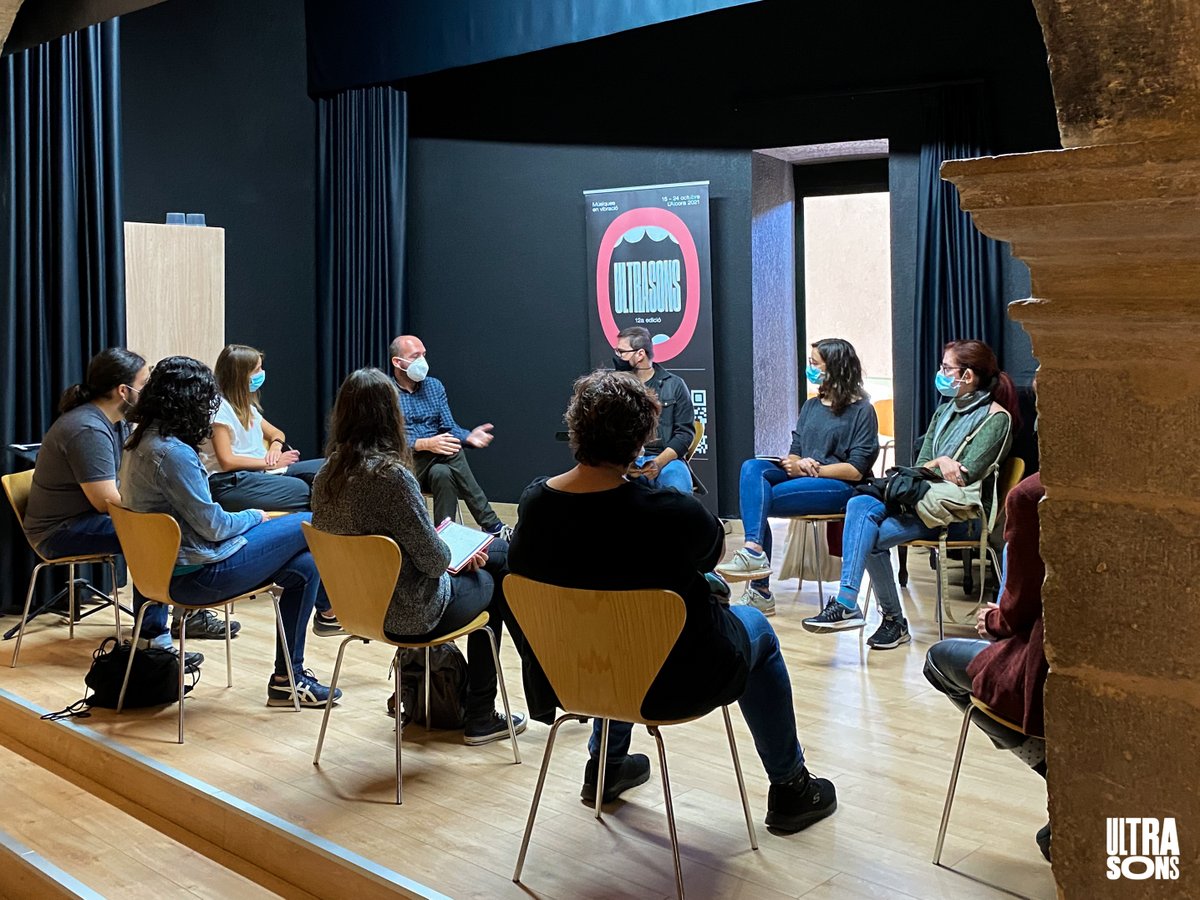 ULTRASONSalcora's tweet photo. Les fotos d'#ULTRASONS21 / Hot Talk Club: Perifèries geogràfiques i culturals
(23.10.2021 - Saló Gòtic)
.
#ULTRASONS21 #MúsiquesEnVibració #HotTalkClub #reflexió #sensecomplexos #entorn #nouscentres #perifèria #geogràfica #cultural #gestiócultural #12aedició #lalcora #SalóGòtic https://t.co/PYcHkSonug