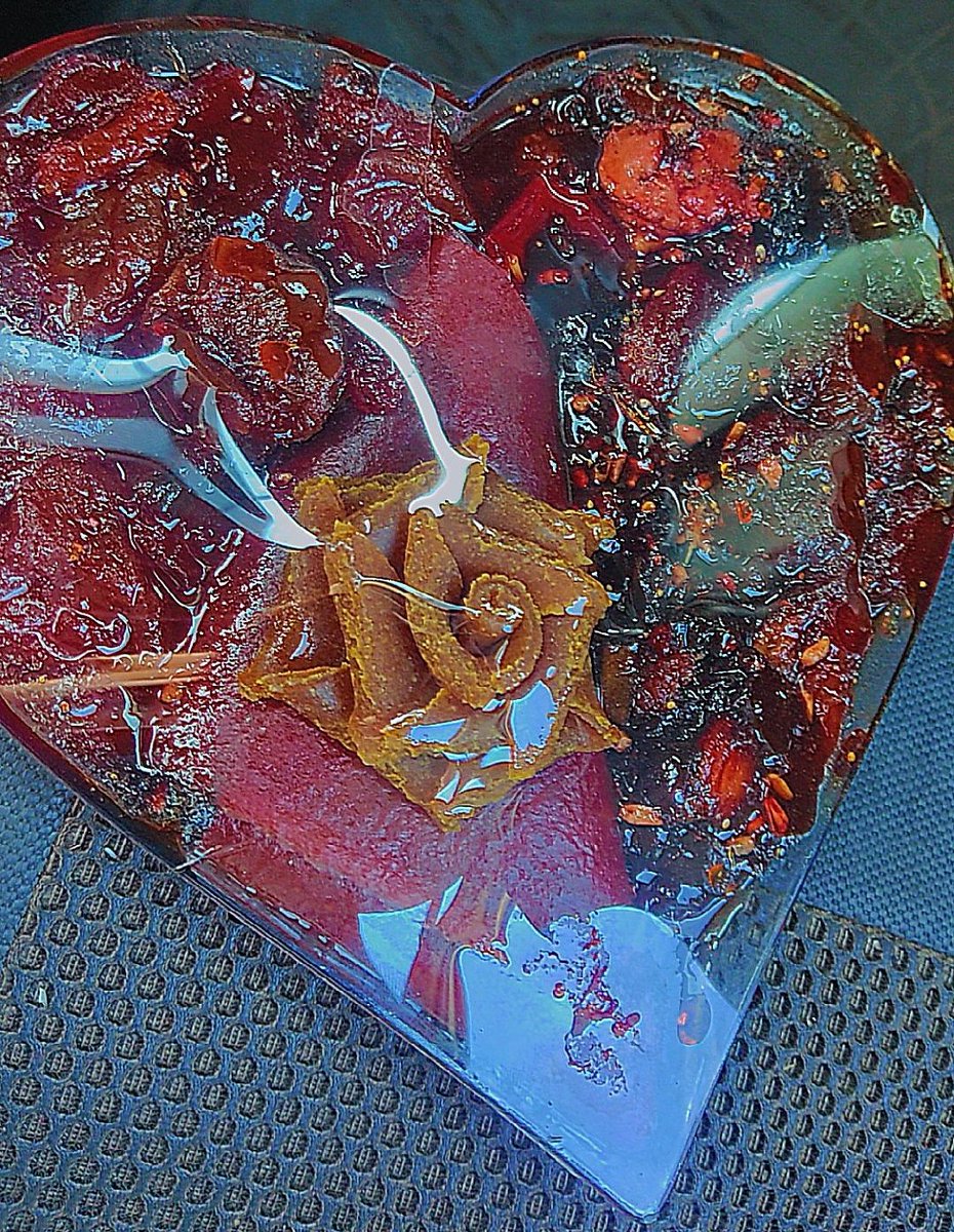 از اینا براش آوردم🙂
بنظرتون خوشش میاد؟🥲🚶🏼‍♂️