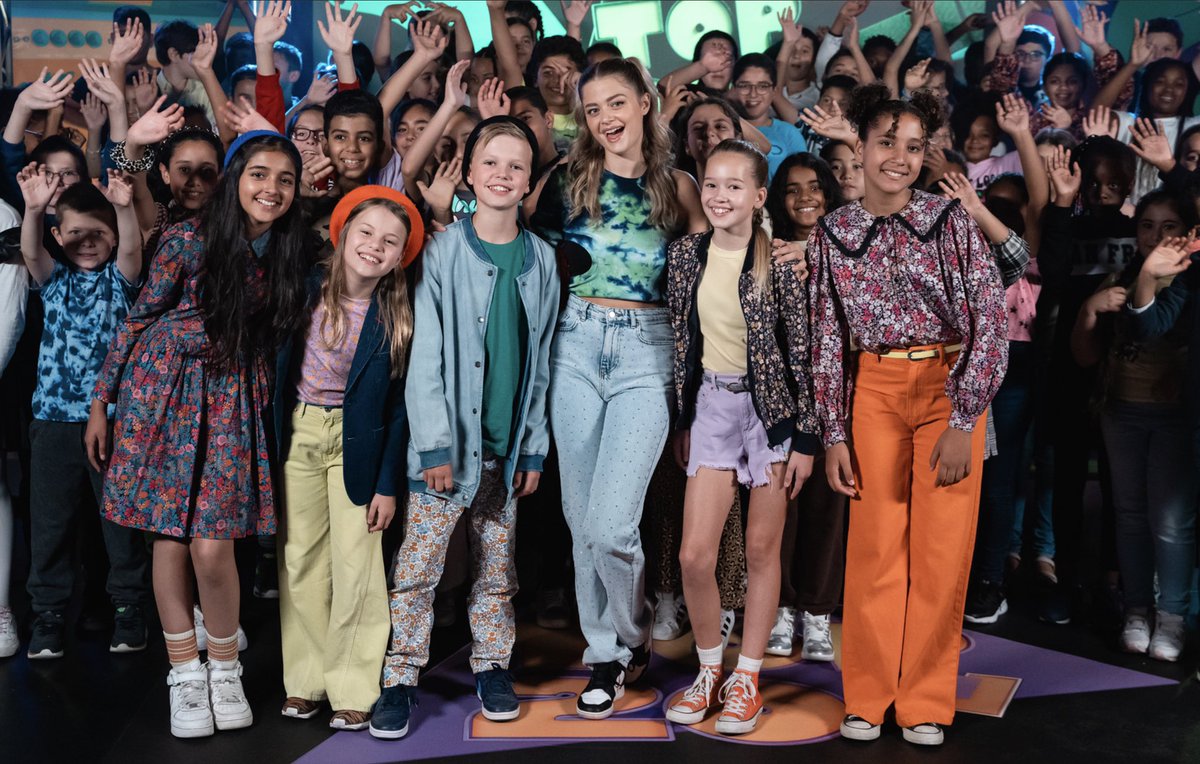OBS_DeWissel's tweet photo. #trots Dinsdag waren de opnames en gisteren, zaterdag, de #uitzending van de #KidsTop20 NPO #Zapp met Stefania, BenR, Marc Floor en Kinderen voor Kinderen! Zo gaaf, onze leerlingen hebben weer genoten! En hoe stoer is het om op #tv te komen! @dehaagsescholen https://t.co/QhSMUaHEJt