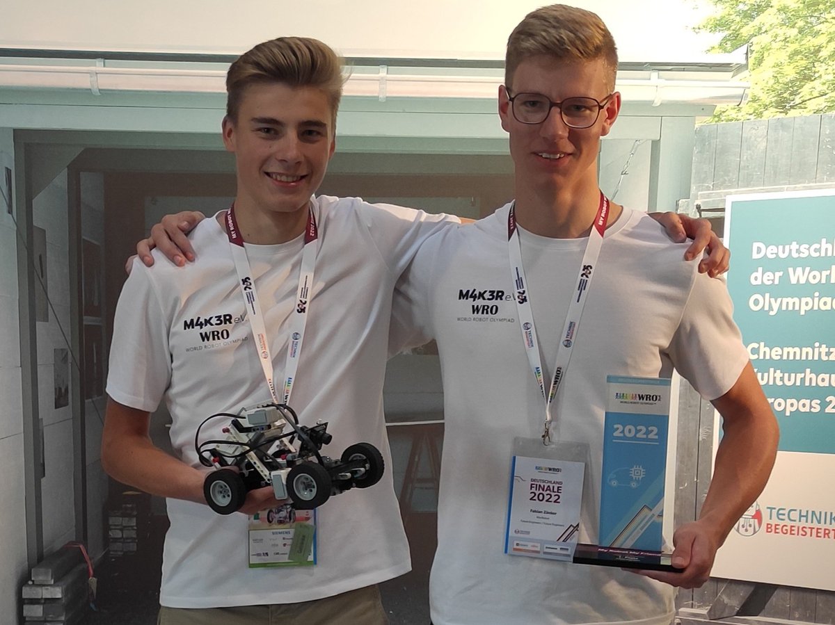 VDE_UBB's tweet photo. Das Team MacRobot aus @Stadt_Chemnitz gewinnt das Deutschland Finale der World Robot Olympiad™ #WRO in der Kategorie #FutureEngineers. Der @VDE Chemnitz wünscht Euch viel Erfolg beim Weltfinale in Dortmund / 17.-19. Nov 2022. https://t.co/Y4oc0HRwdZ