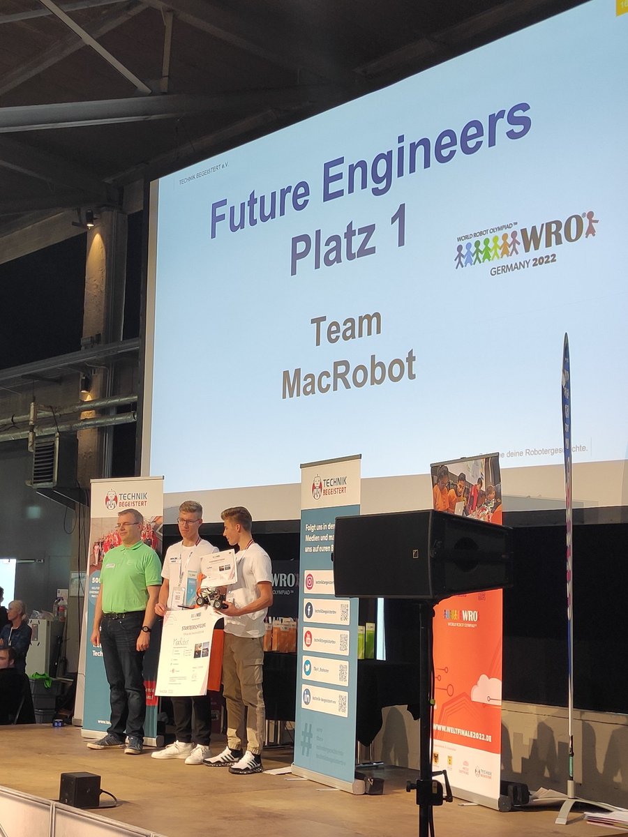 VDE_UBB's tweet photo. Das Team MacRobot aus @Stadt_Chemnitz gewinnt das Deutschland Finale der World Robot Olympiad™ #WRO in der Kategorie #FutureEngineers. Der @VDE Chemnitz wünscht Euch viel Erfolg beim Weltfinale in Dortmund / 17.-19. Nov 2022. https://t.co/Y4oc0HRwdZ