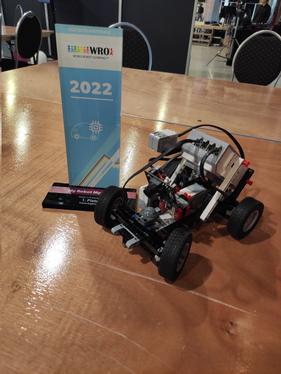 VDE_UBB's tweet photo. Das Team MacRobot aus @Stadt_Chemnitz gewinnt das Deutschland Finale der World Robot Olympiad™ #WRO in der Kategorie #FutureEngineers. Der @VDE Chemnitz wünscht Euch viel Erfolg beim Weltfinale in Dortmund / 17.-19. Nov 2022. https://t.co/Y4oc0HRwdZ