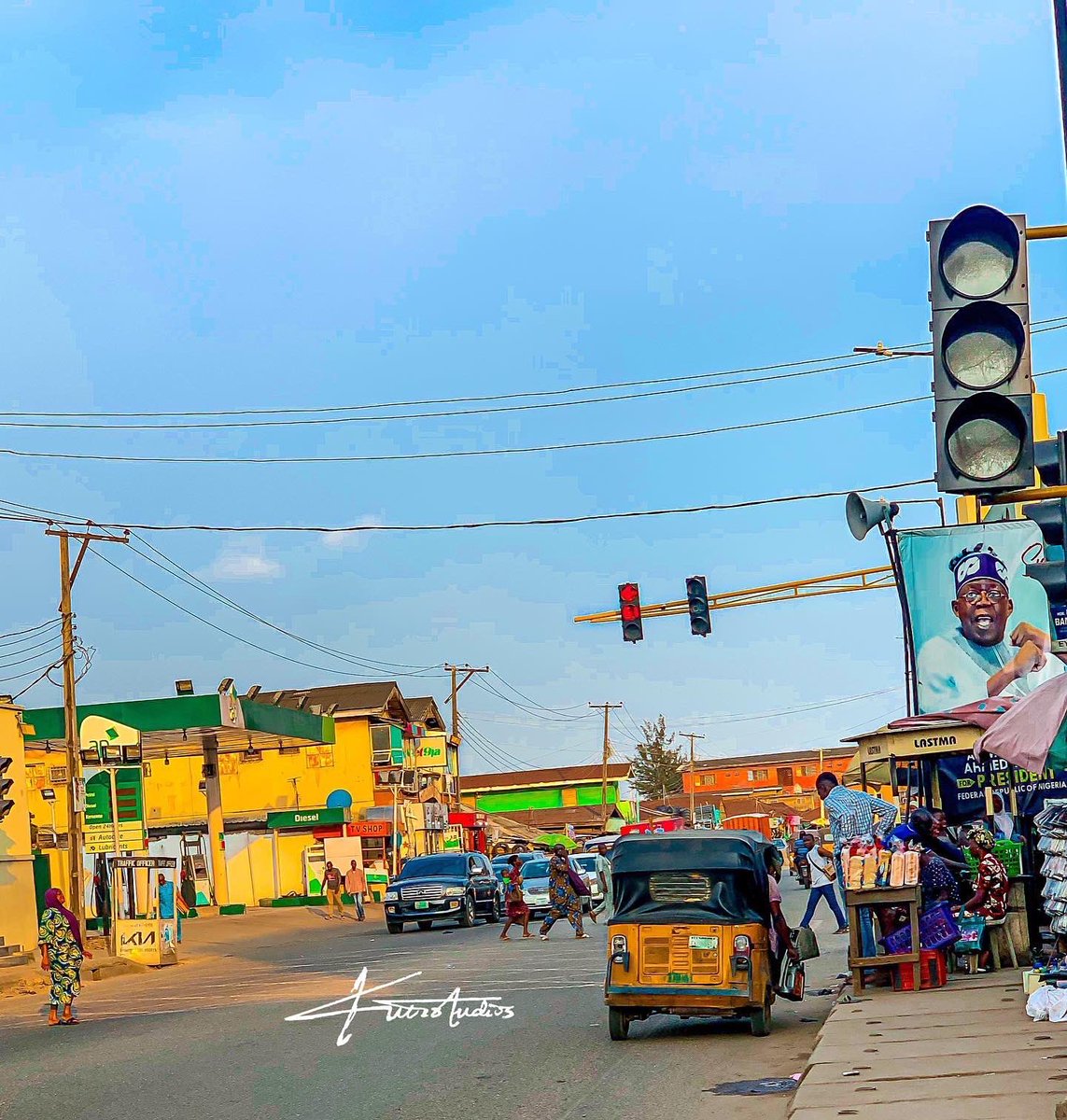 kutistudios's tweet photo. Red π΄ means STOP!
Yellow π‘ means READY!
Green π’ means GO!
π₯: @kutistudios
#naturephotography #nature #lagos #lagosnigeria #lagosstate #clouds #beautiful #traffic #kutistudios #phonephotography #phoneeditor #phoneedit #photooftheday #photography #photomanipulation https://t.co/ApEsckxycO