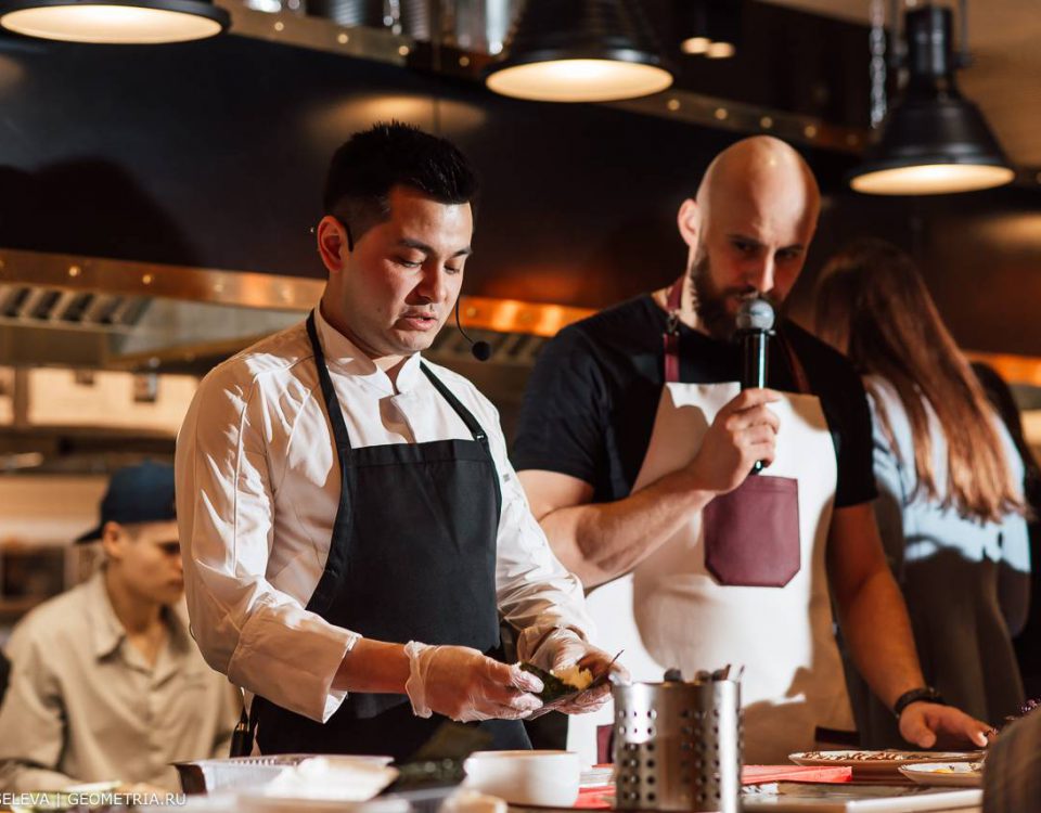 адская кухня телепередача кадры. шеф-повар ивлев константин. тв шоу проверка ресторанов. константин ивлев на ножах. константин ивлев телеканал пятница.