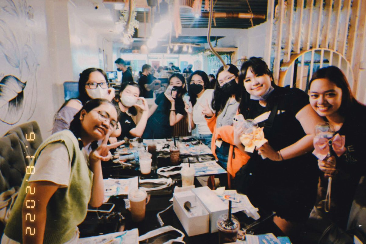 _ketsvtrsr99's tweet photo. The Introverts from North. 🤣💗👋 It was nice meeting y'all gurls. Wooahae ~ @SVT7ogether @seventeenphil #SectorPAM https://t.co/LOKs5qxyYJ