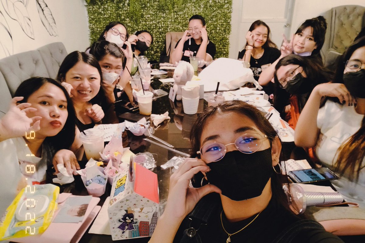 _ketsvtrsr99's tweet photo. The Introverts from North. 🤣💗👋 It was nice meeting y'all gurls. Wooahae ~ @SVT7ogether @seventeenphil #SectorPAM https://t.co/LOKs5qxyYJ