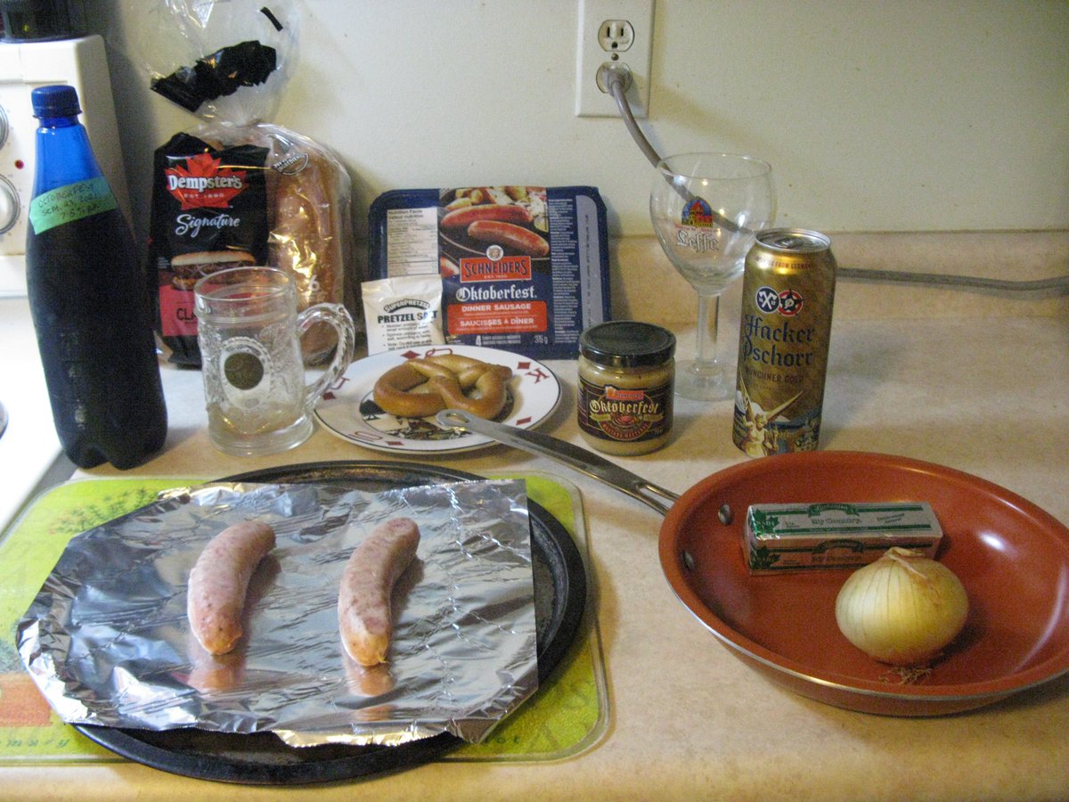 newman_goodmoon's tweet photo. Oktoberfest Sausage, Oktoberfest Mustered, #FriedOnions #SausageBun, #Pretzel, #RoastedAlmonds Hacker Pschorr (#MunchnerGold). and my homemade #Oktoberfest #Maerzen #Craftbeer #Prost #Cheers #CheersToBeer 🍻🍺 https://t.co/hwzk1Ye3hm